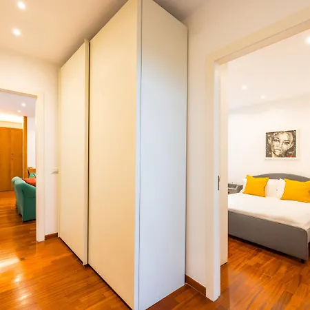 Colonna Classic Style By Wonderful Italy Appartamento Napoli